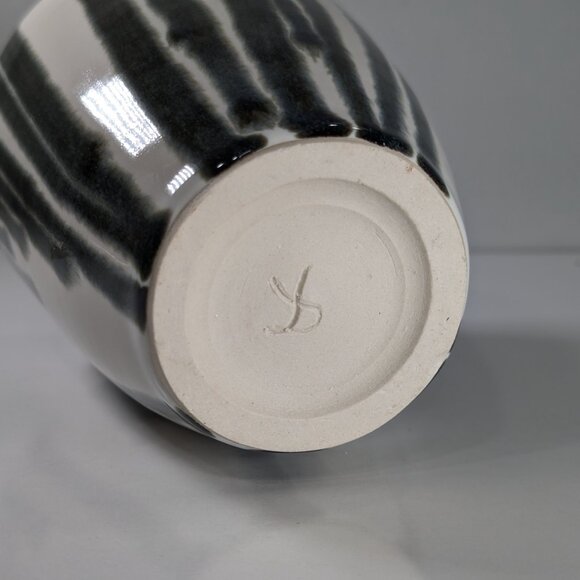 Handmade pottery vase in black and white, dark green drip, gothic home decor - Picture 7 of 9